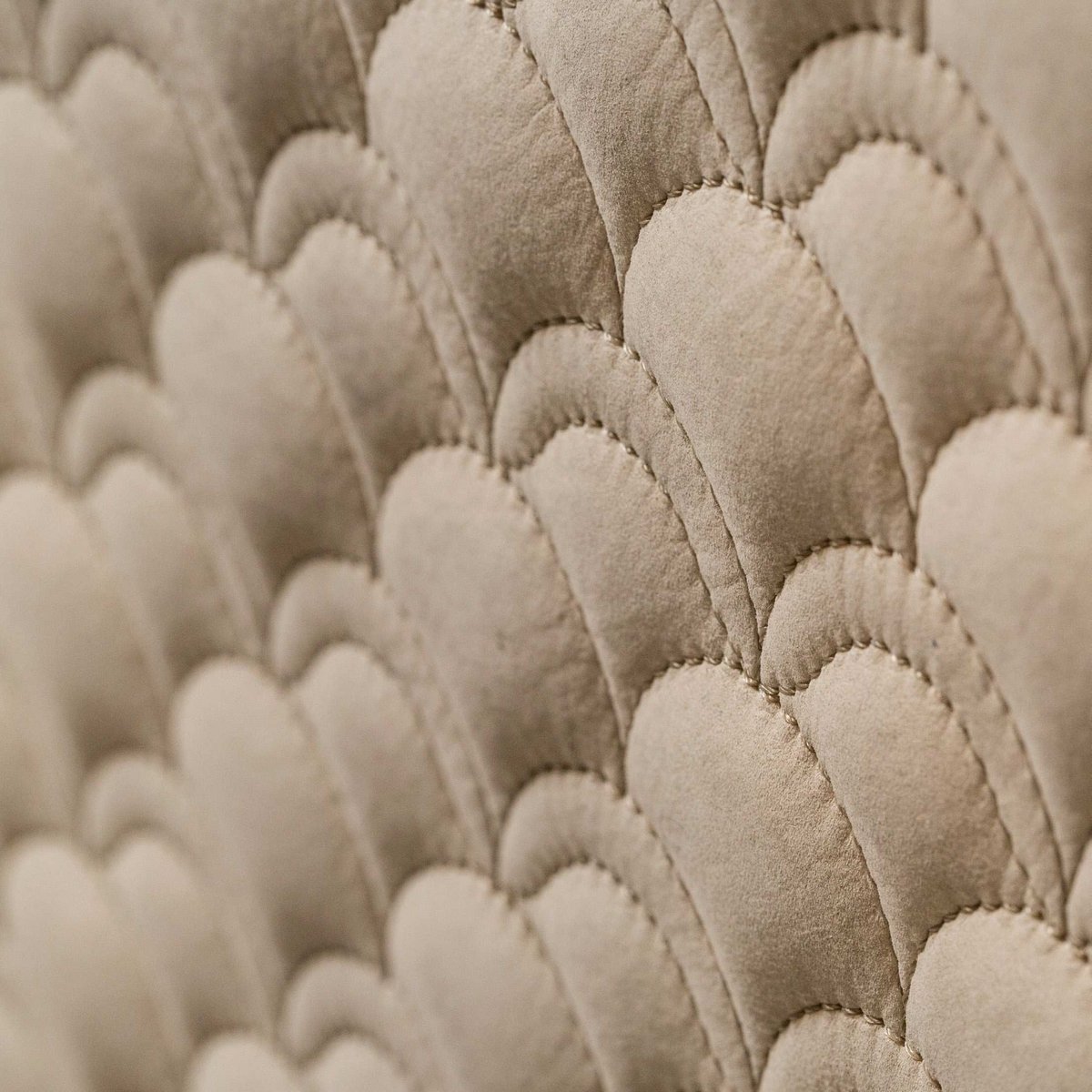 Dining table · R8608 — Detail