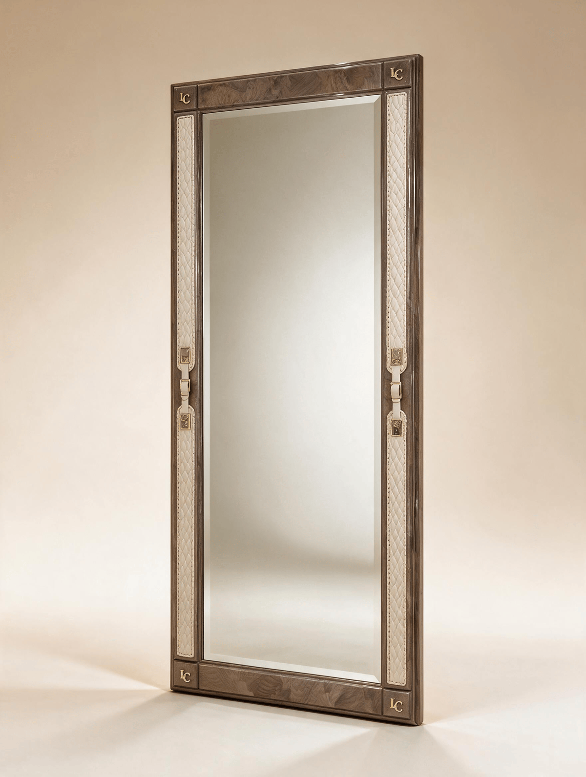 Full-length mirror · R8514 — Studio photograph