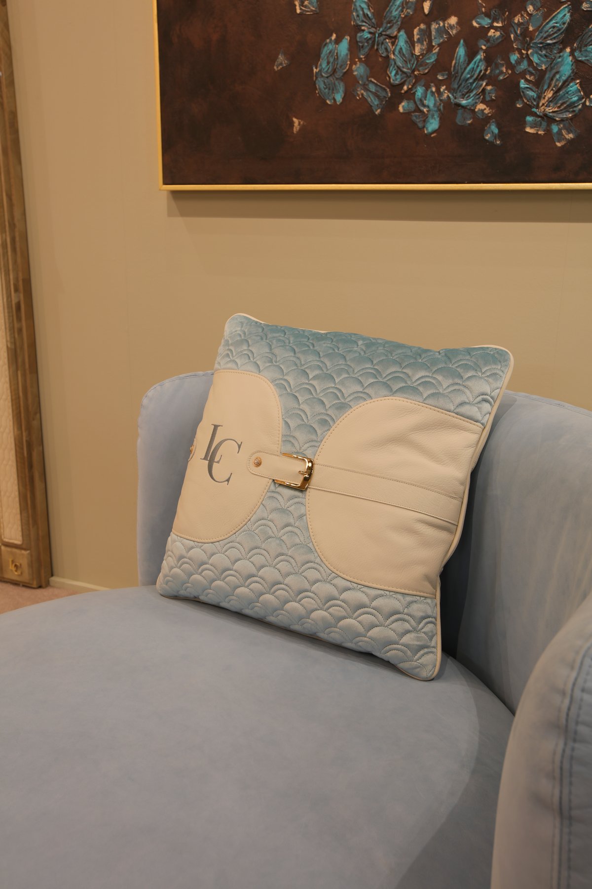Bedroom armchair · R8817 — Detail