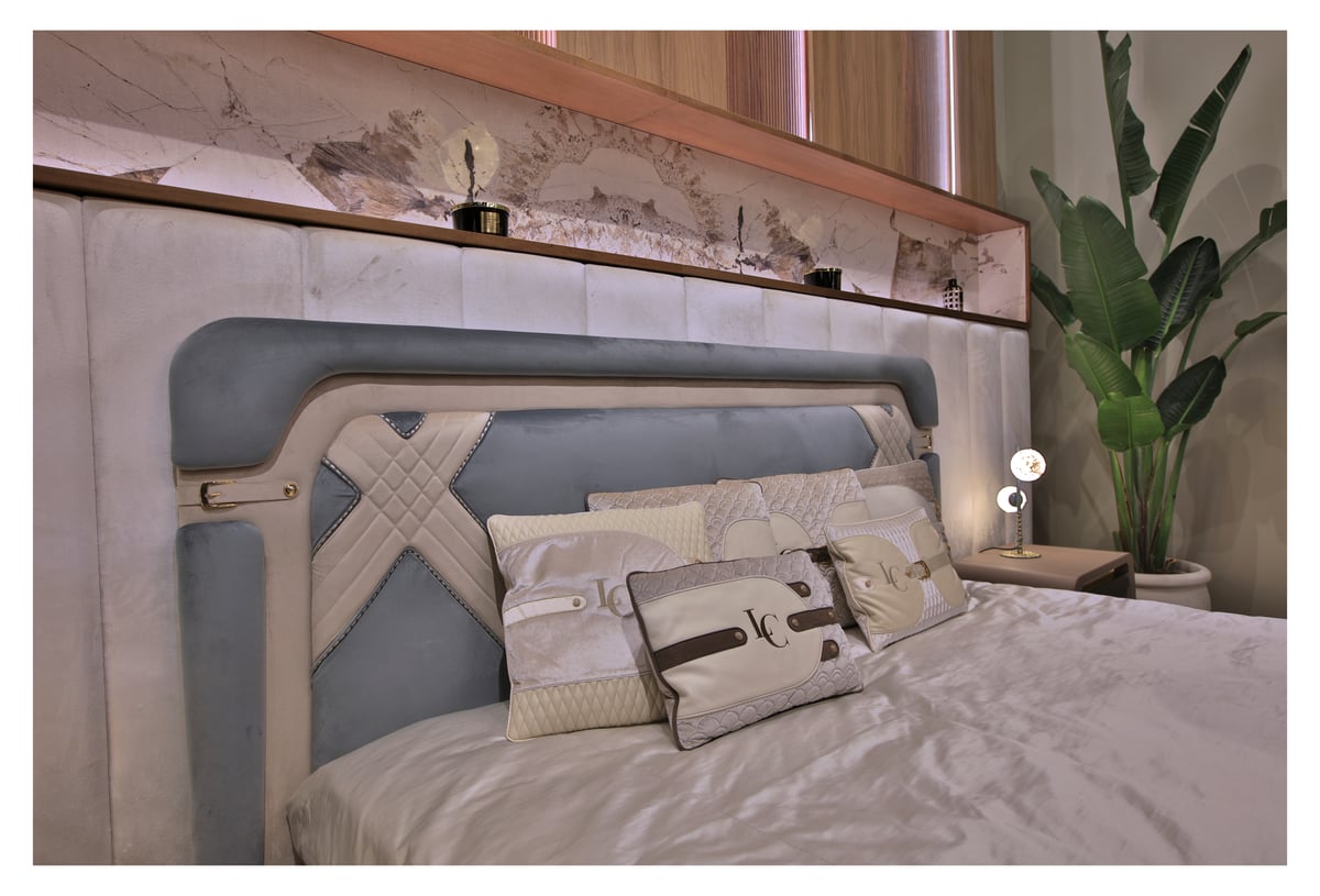Bed · R8801 — Detail