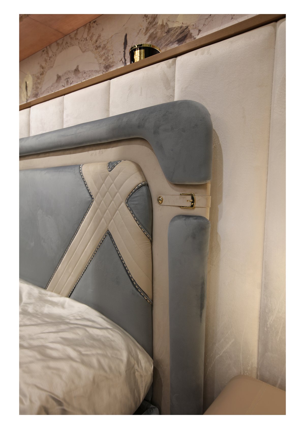 Bed · R8801 — Detail