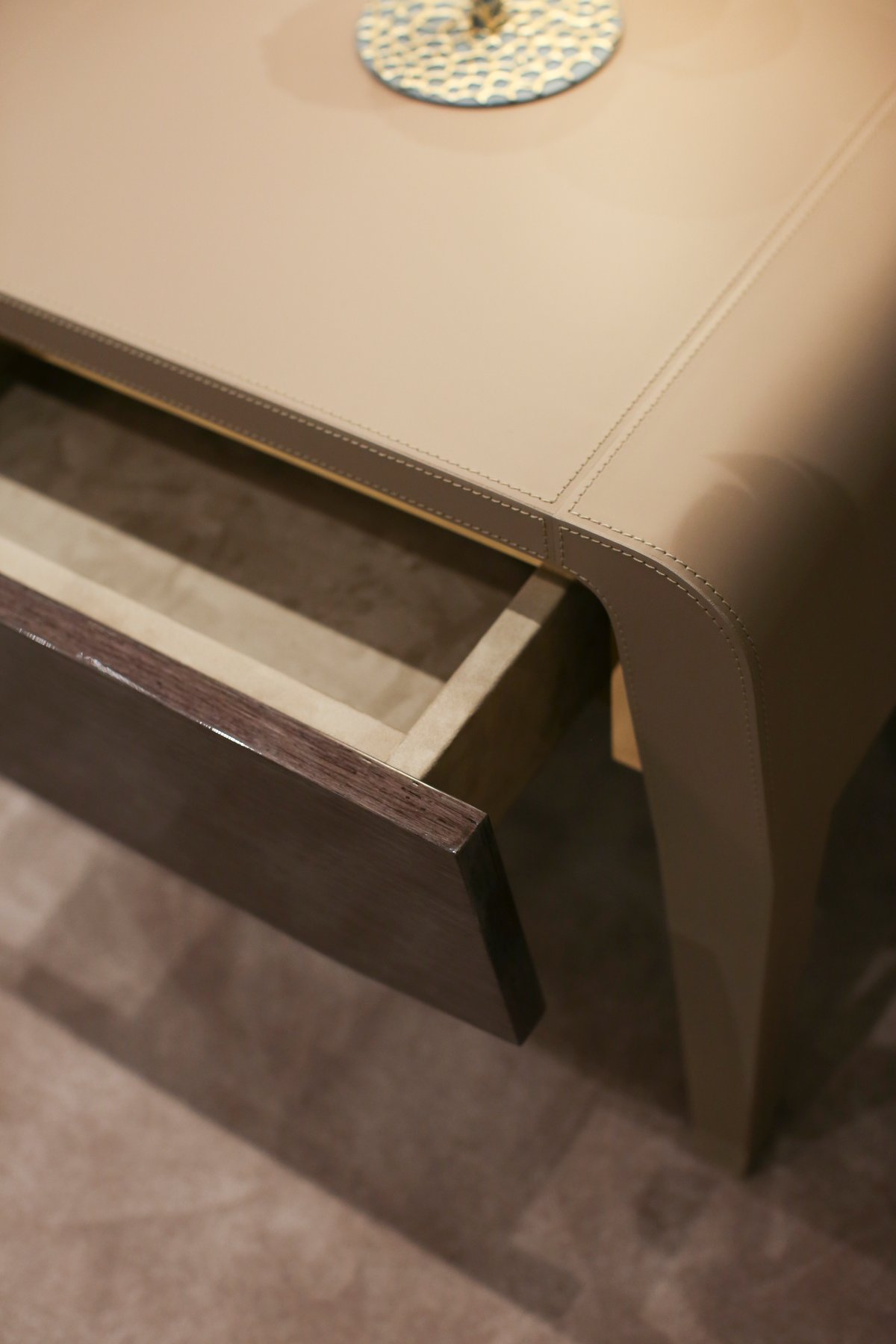 Bedside table · R8802 — Detail