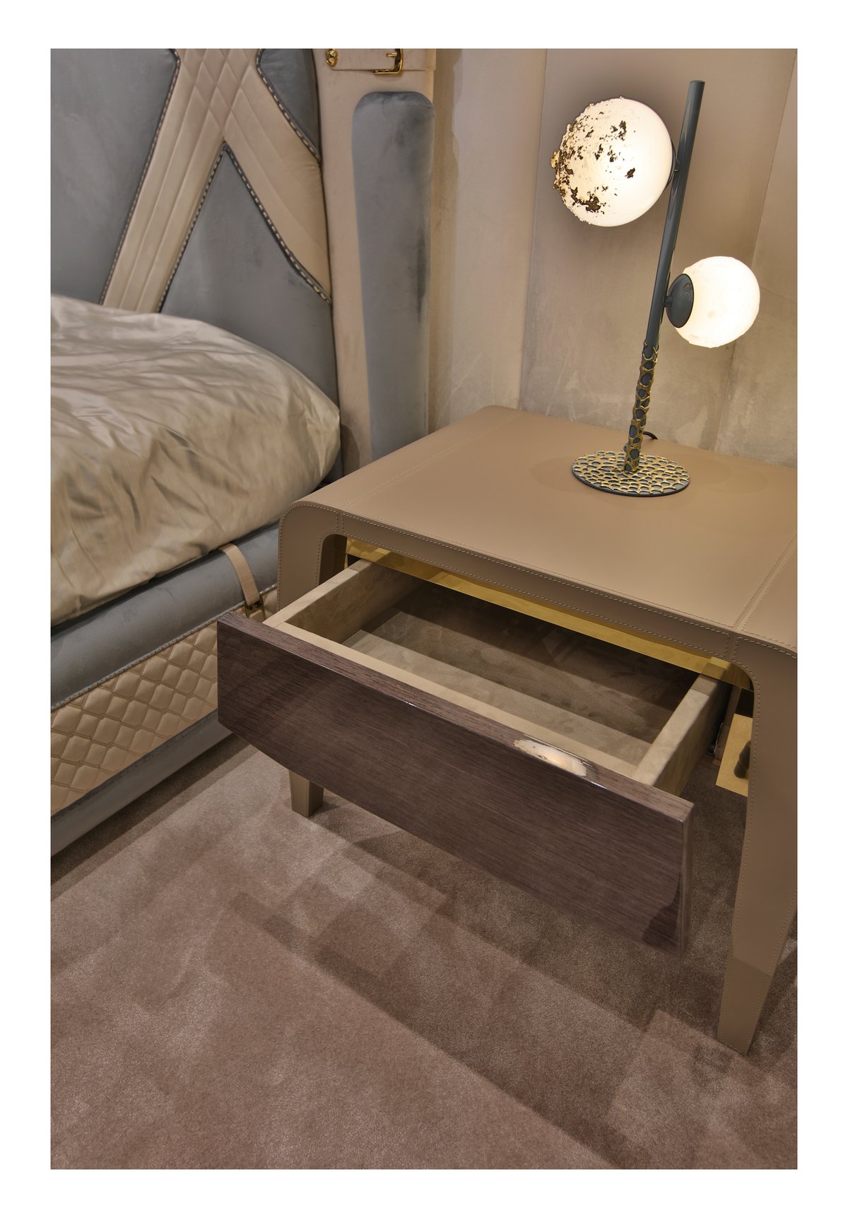 Bedside table · R8802 — Detail
