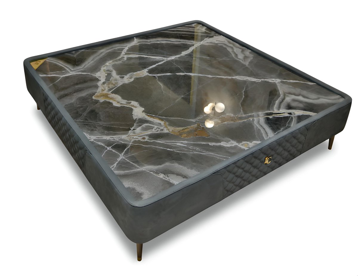Coffee table · R8808 — Studio photograph